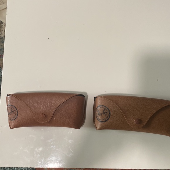 2 tops - 1 dress - 1 wallet - 3 glasses case - Picture 5 of 7